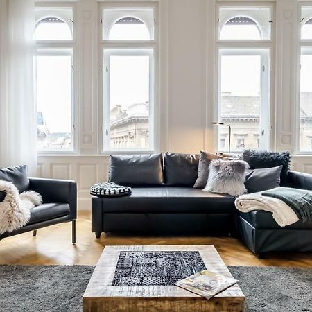 Bpr Luxe De Noir Et Blanc Apartment Budapest Bagian luar foto