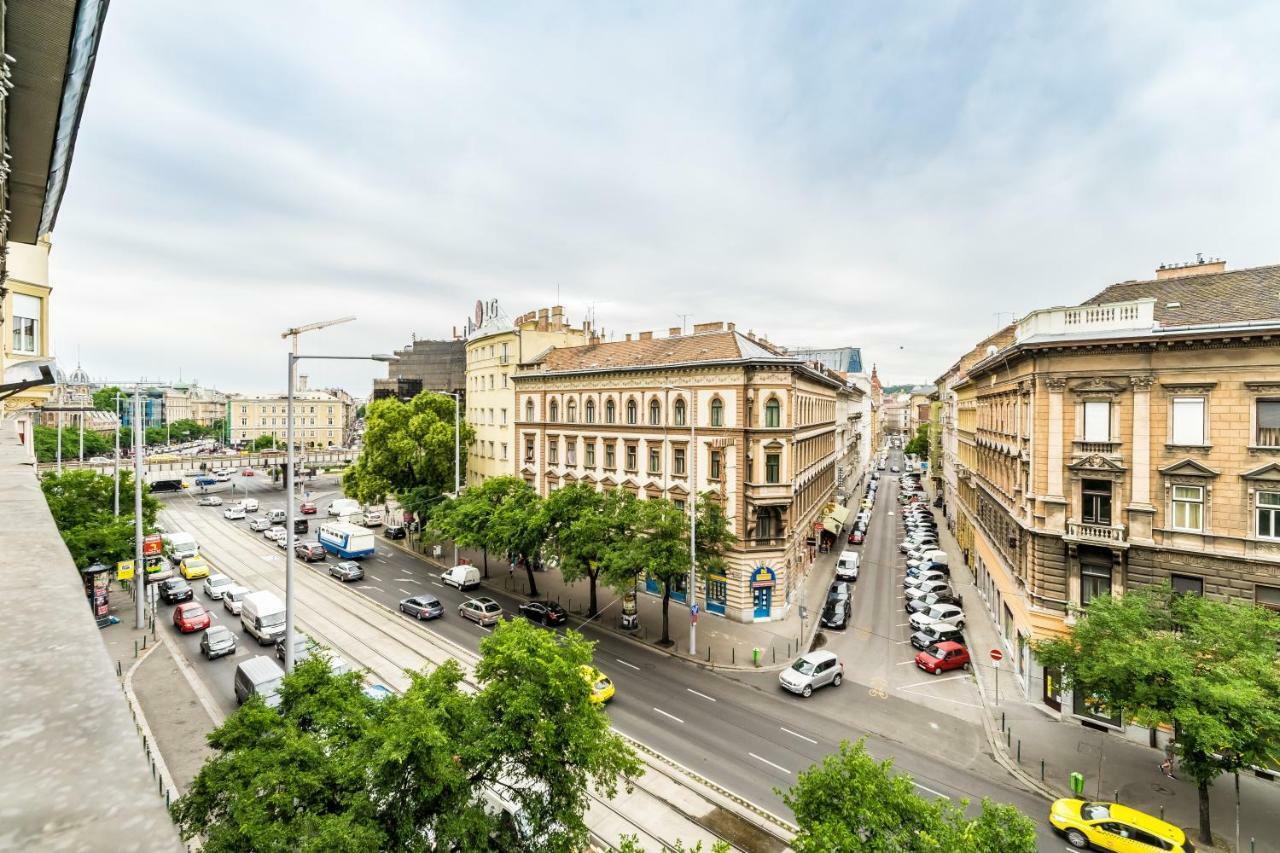 Bpr Luxe De Noir Et Blanc Apartment Budapest Bagian luar foto