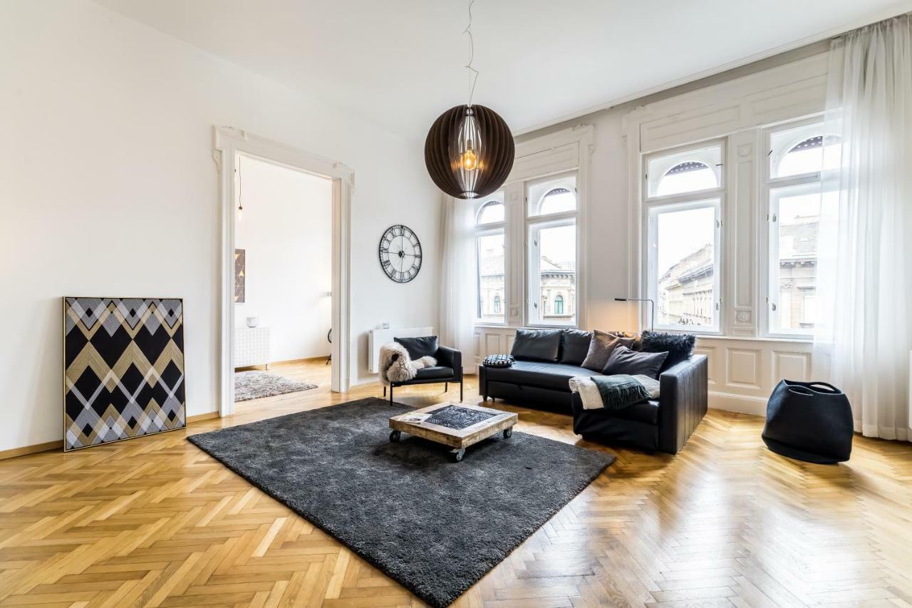 Bpr Luxe De Noir Et Blanc Apartment Budapest Bagian luar foto