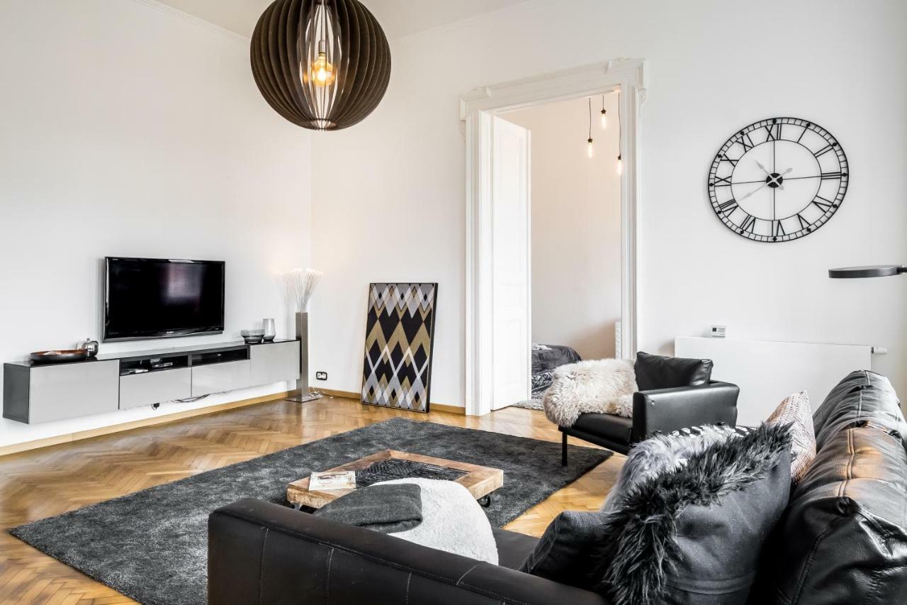 Bpr Luxe De Noir Et Blanc Apartment Budapest Bagian luar foto